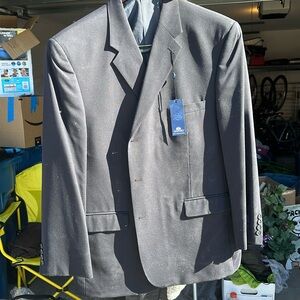 Never worn price tag still on !!